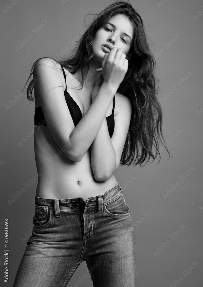 Naklejka premium Model test with beautiful fashion model posing