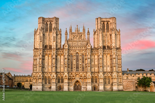Obraz na płótnie West front of Wells Cathedral at sunset w salonie