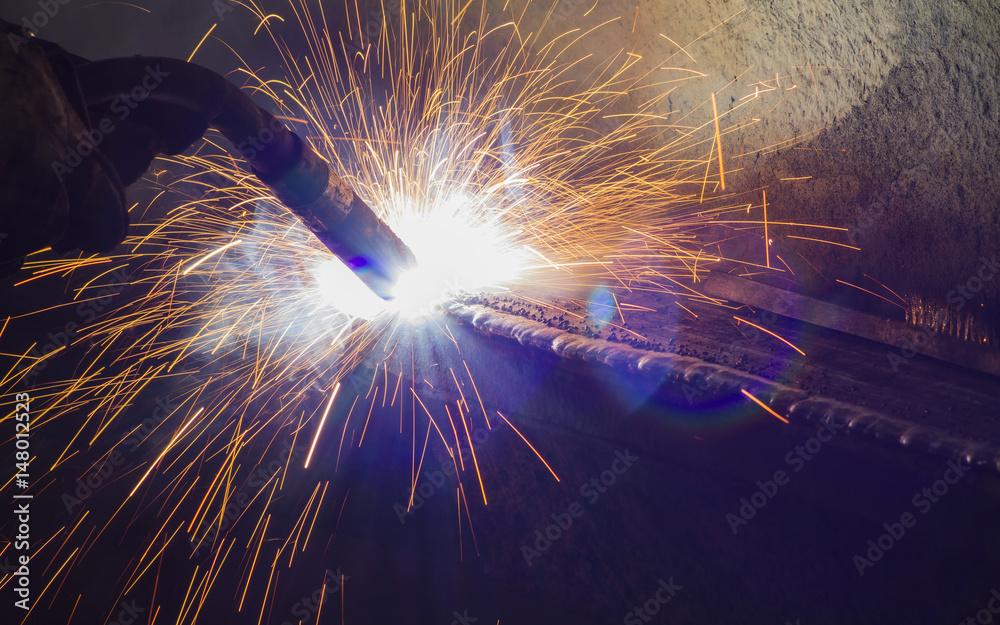 Closeup welding steel by MIG/MAG weld (Argon welding) in industrial factory. - obrazy, fototapety, plakaty 