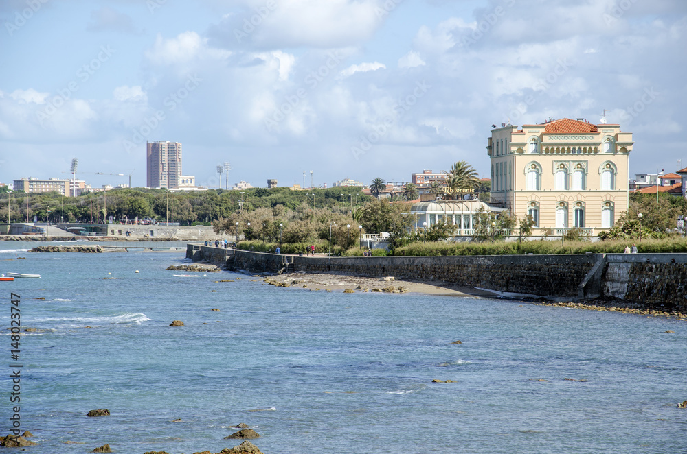 Naklejka premium Livorno, passeggiata a mare di Antignano.