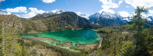 Φωτογραφία Beautiful mountain lake in the Alps in Austria