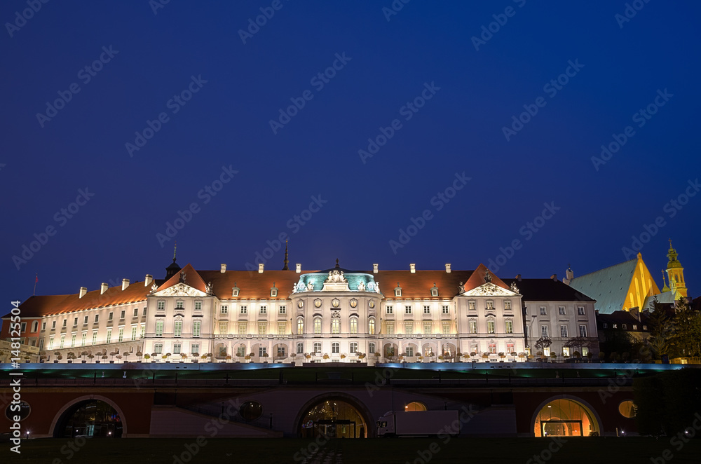 Naklejka premium Old Town, Royal Castle at night in Warsaw, Poland.
