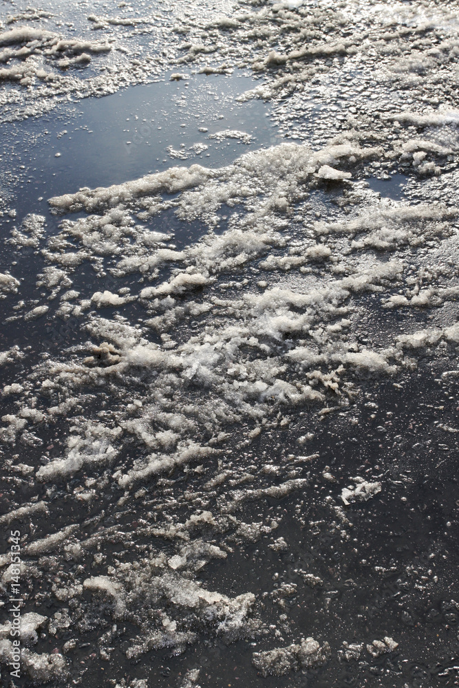 Obraz premium Icy slush on wet road