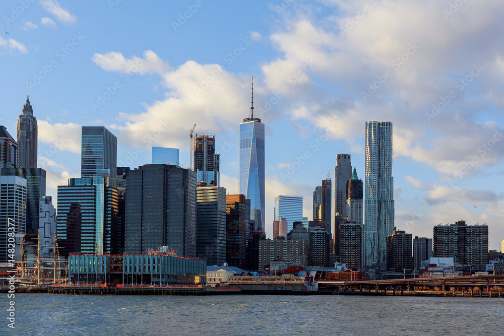 Obraz premium The Manhattan Skyline from , New York.