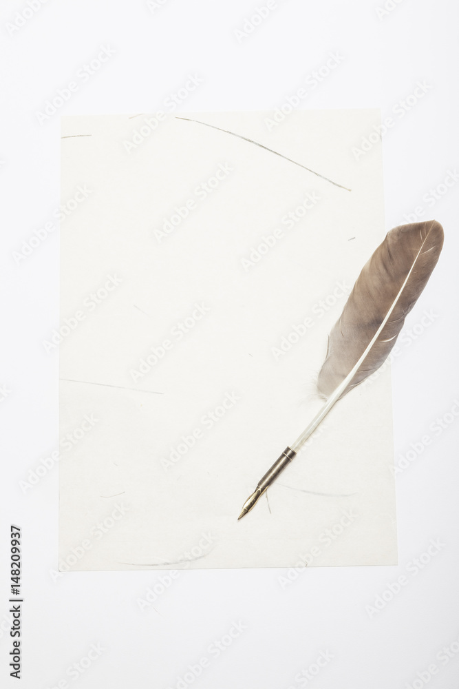 Naklejka premium A fountain pen with ink, letter on the white table.