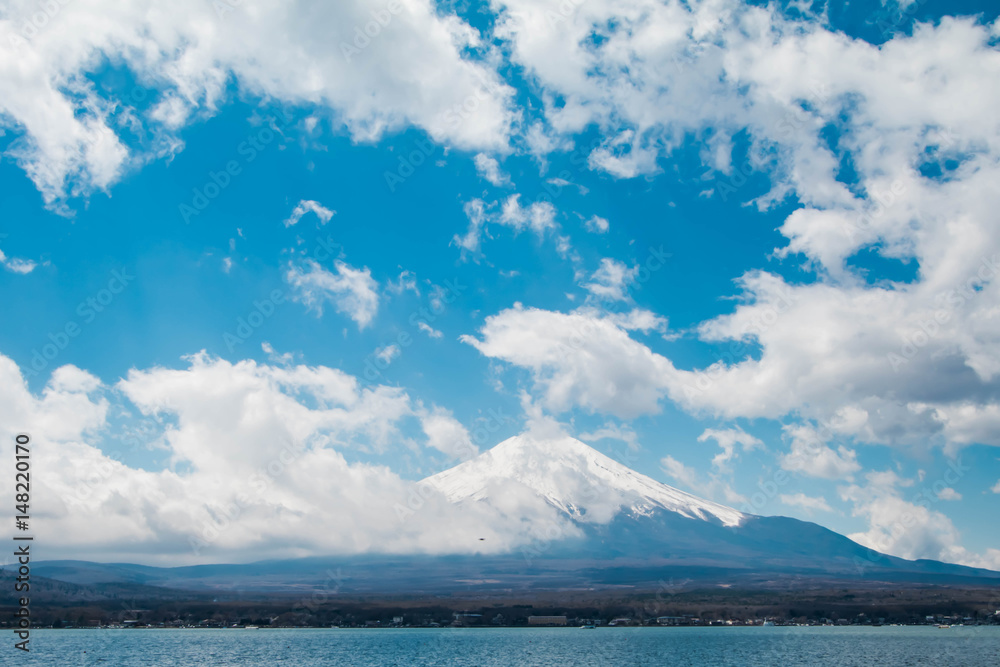 Mountain fuji and Lake ,the most famous place in Japan to traveling.