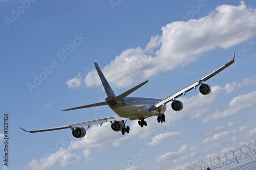 Passenger Jet © Tim Bird