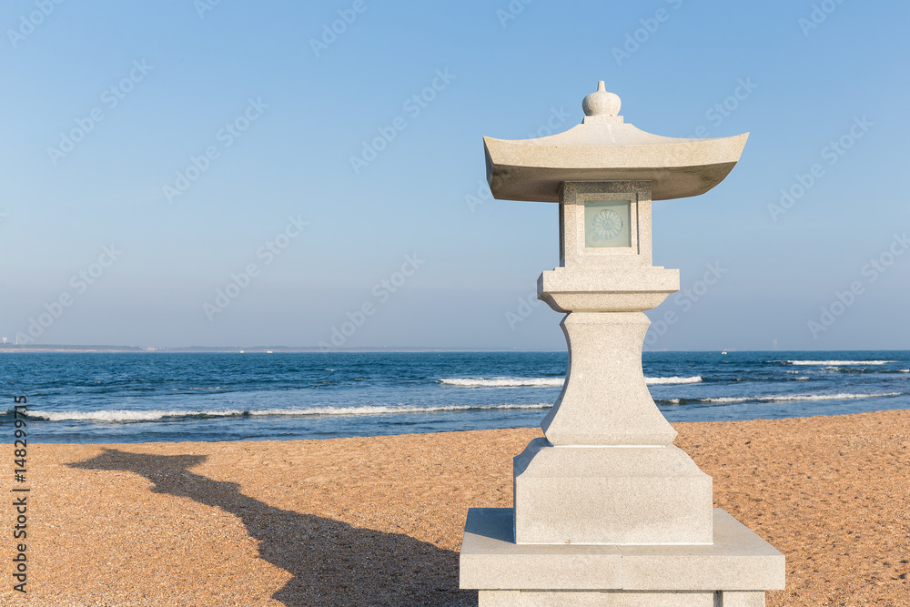 Fototapeta premium Stone lantern and seaside