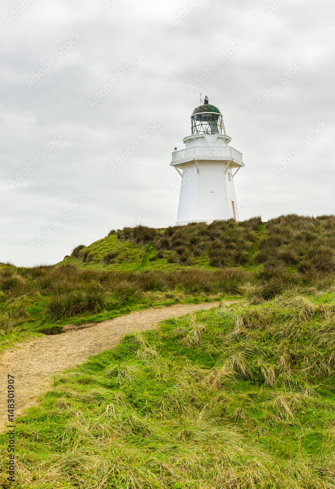 Waipapa Point Lighthouse in Neuseeland mit Trampel Pfad