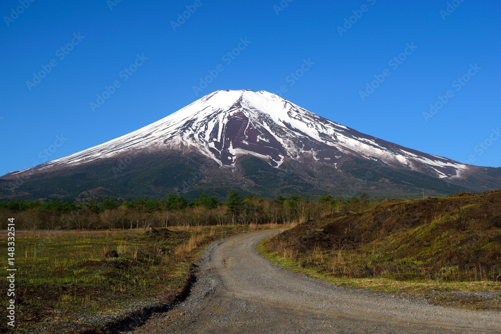 Fototapeta premium Mont Fuji de « Nishigahara » dans la préfecture de Yamanashi 02/05/2015