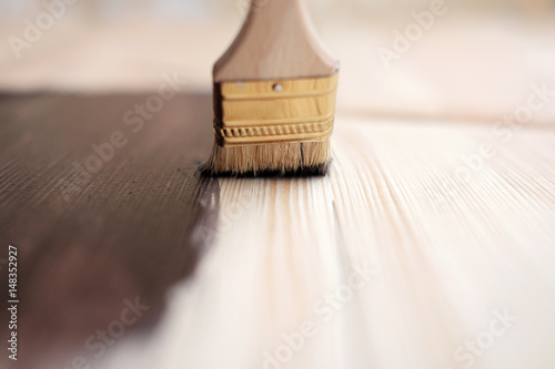 Fototapeta Naklejka Na Ścianę i Meble -  painting wood with brush