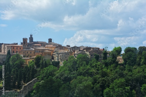 Wallpaper Mural Blick auf ein Stadtteil  der alten Stadt Volterra in Italien Torontodigital.ca