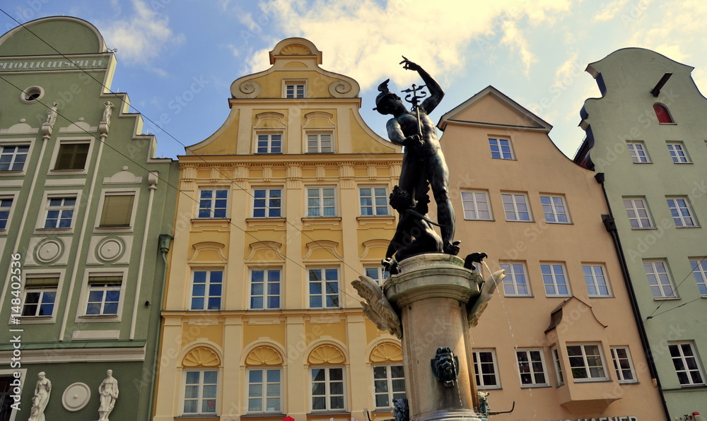 Historische H user Am Moritzplatz Mit Skulptur Des Merkurbrunnens Im 