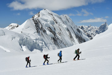 Canvas schilderij Alpinisme Skialpinisten richting Capanna Margherita Monte Rosa  © Marco Gabbin