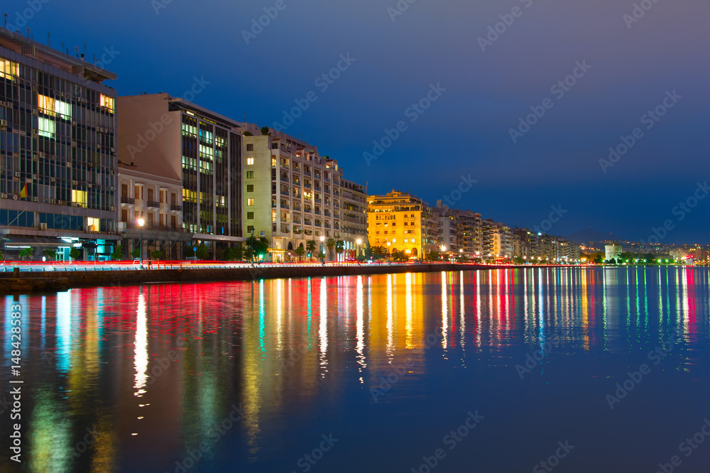 Fototapeta premium Thessaloniki skyline at twilight, Greece
