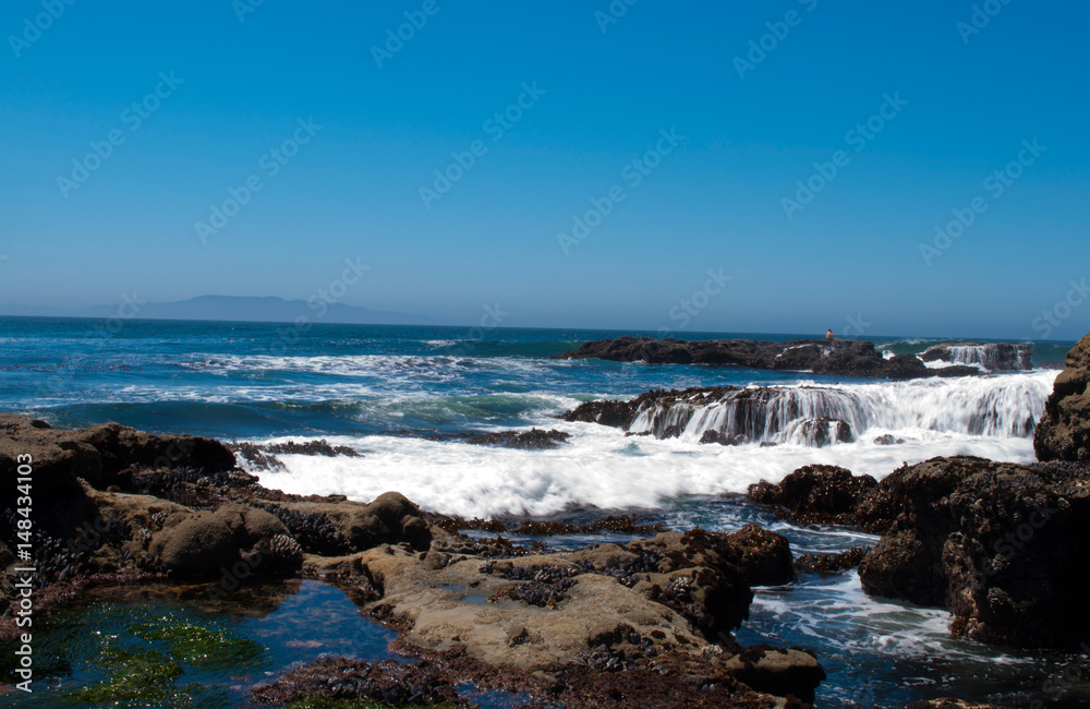 Ocean Waves Crashing Into Rocks Ocean Waves Crashing Into Rocks