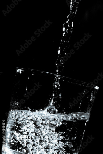 Chorro de agua en vaso