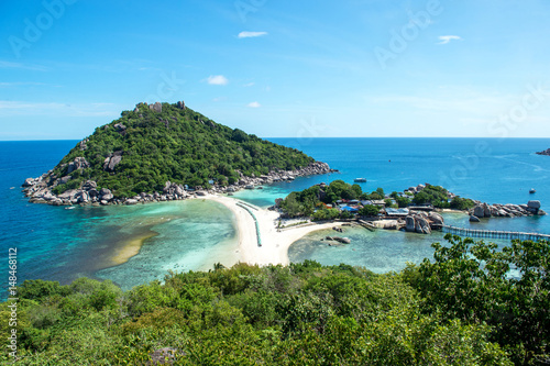 Ko Nang Yuan is a small island very close to Ko Tao. It is famous for its diving spots and its great snorkeling beach. © Panot
