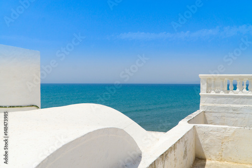 Blick vom Balkon eines Hause in der Medina von Hammamet auf das Mittelmeer