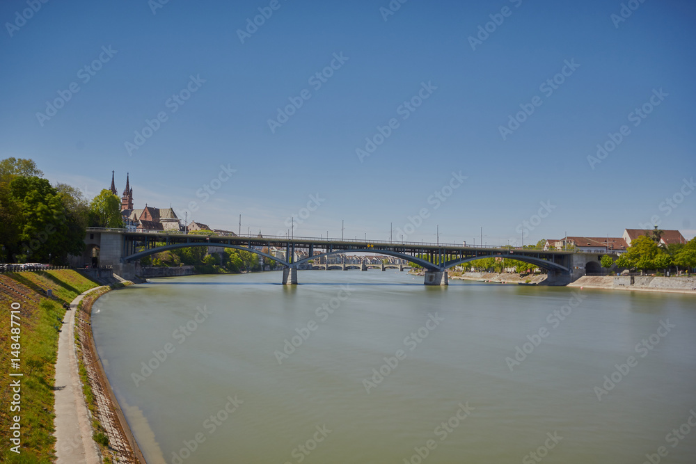 Panorama der Stadt Basel mit Rhein