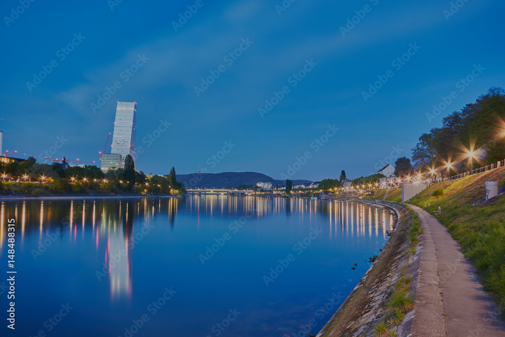 Naklejka premium Panorama der Stadt Basel mit Rhein