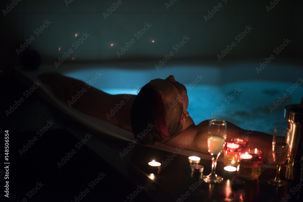 man relaxing in the jacuzzi - obrazy, fototapety, plakaty 