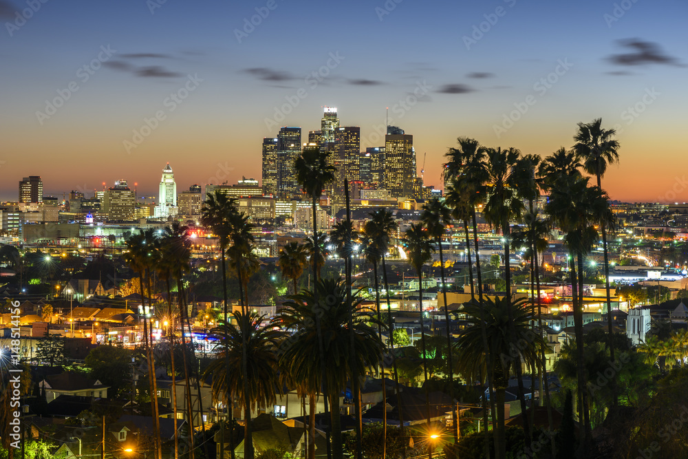 Naklejka premium Downtown Cityscape Los Angeles o zachodzie słońca