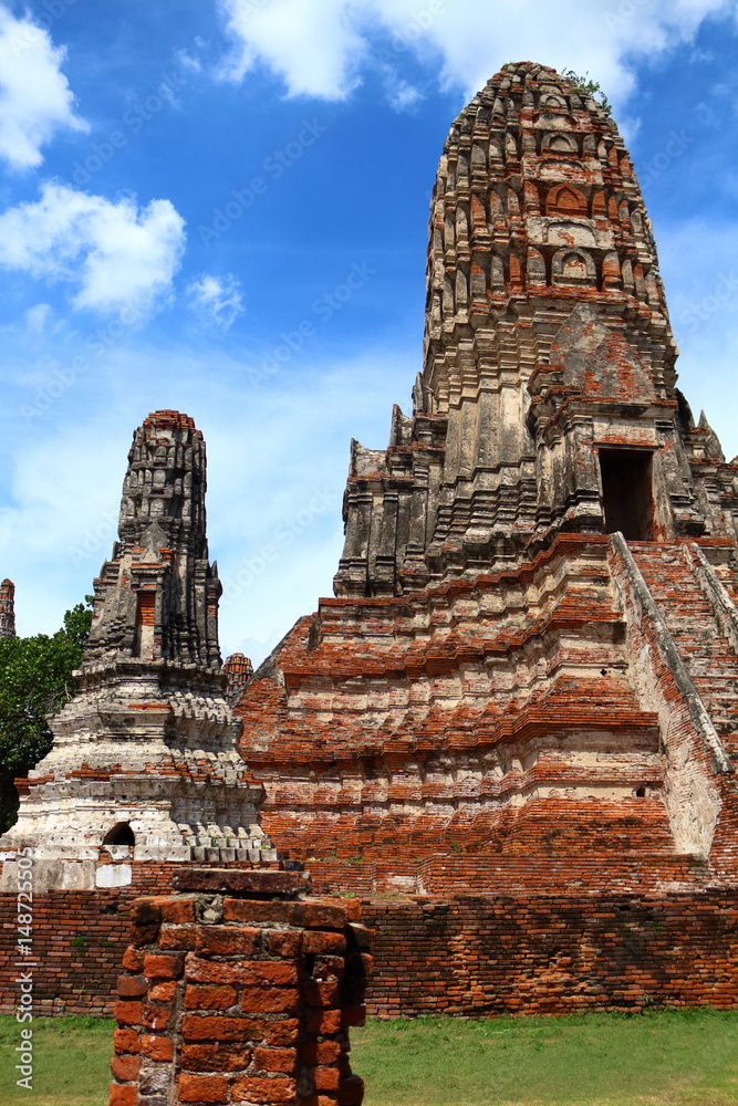 ancient place in ayutthaya historical park this place age up near 500 year ago