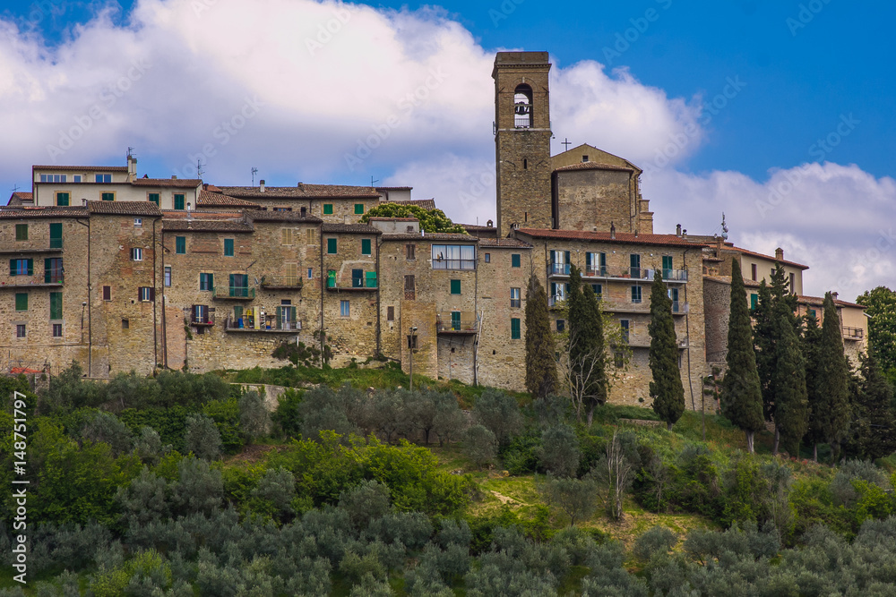 Veduta panoramica di Gualdo Cattaneo, piccolo villaggio medievale in Umbria
