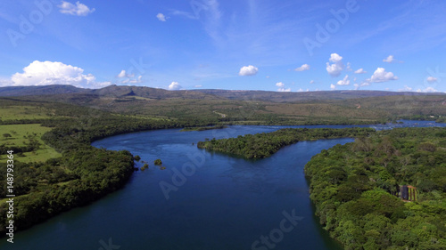 Fototapeta Naklejka Na Ścianę i Meble -  visão aérea de um rio