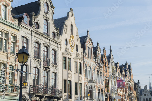 Obraz na plátně Hausfassaden im Stadtzentrum von Mechelen / Malines, Belgien