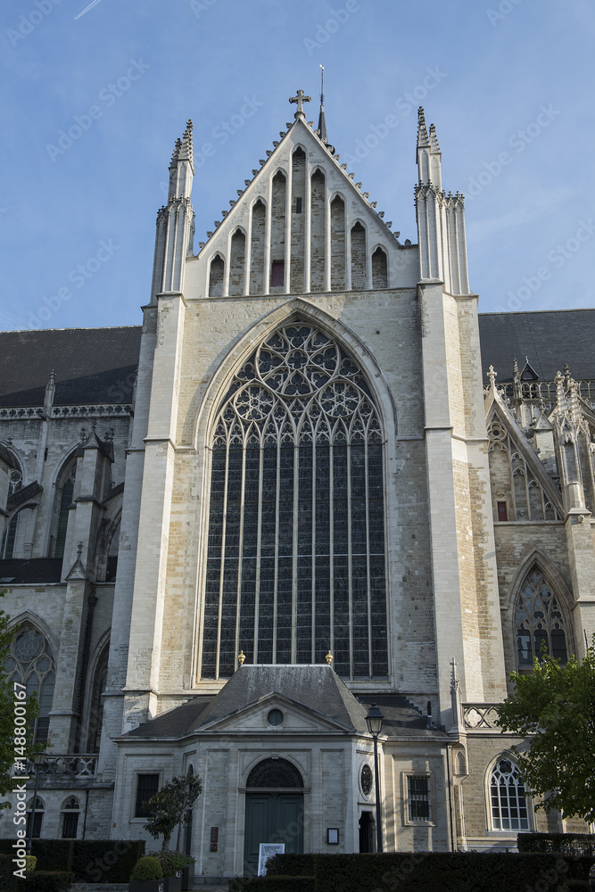 Obraz premium Glasfensterfassade der St. Romuald-Kathedrale in Mechelen / Malines, Belgien