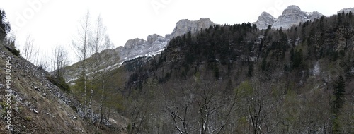 Fotografie Panoramique dans le parc naturel d'ordesa et de monte perdido en espagne : rivie