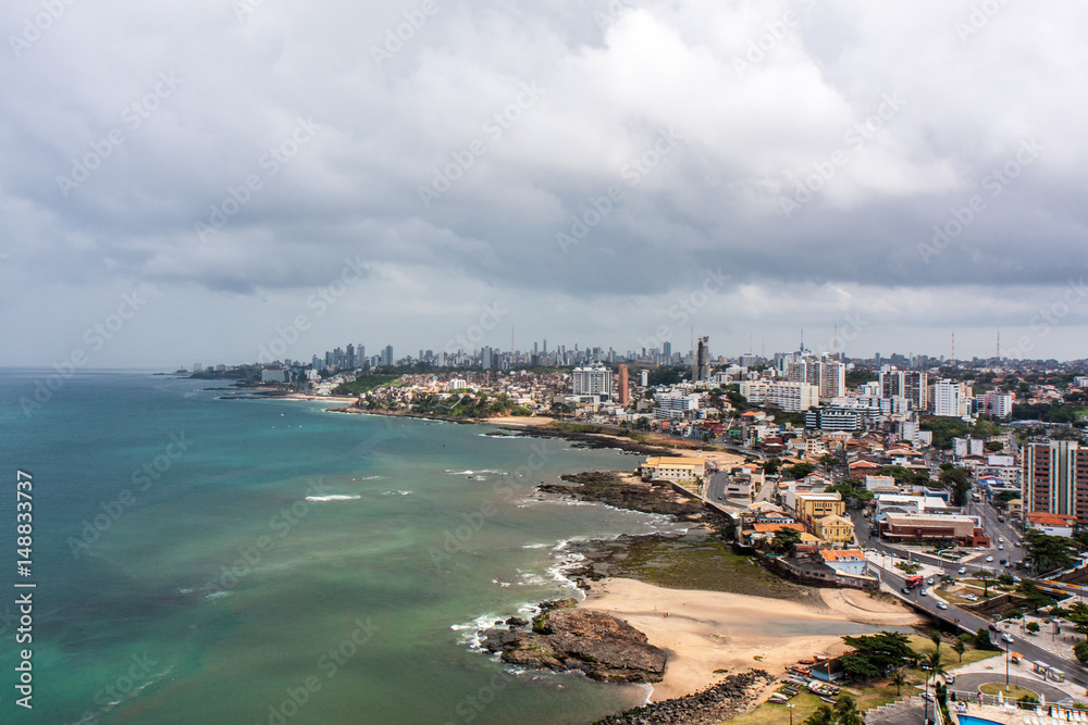 ブラジルのサルバドールの海岸と町の風景