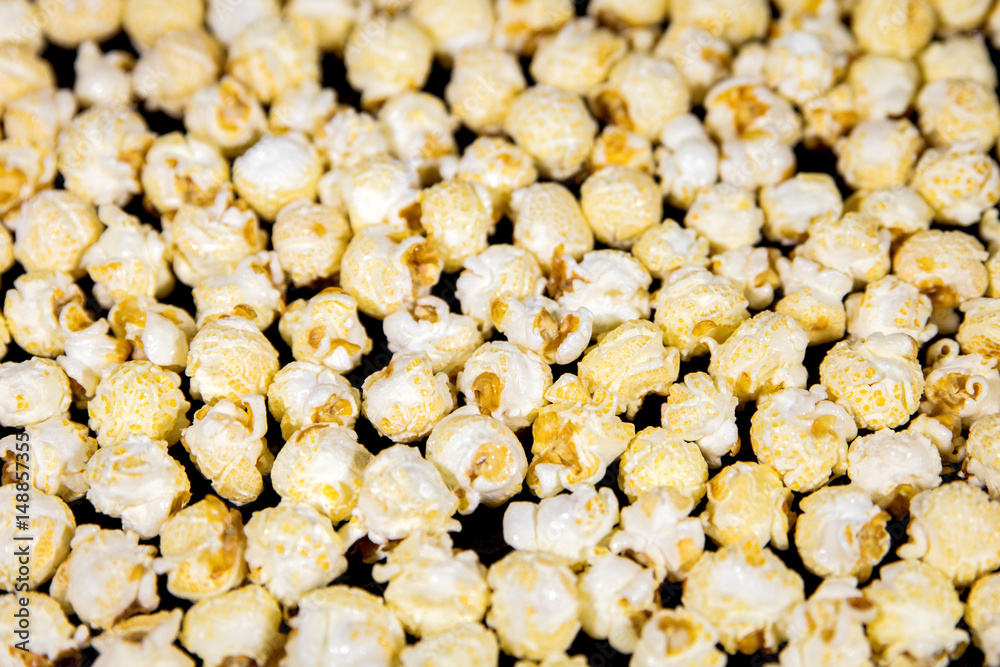 Hintergrund Popcorn, Snack süß oder salzig für eine Party StockFoto Adobe Stock