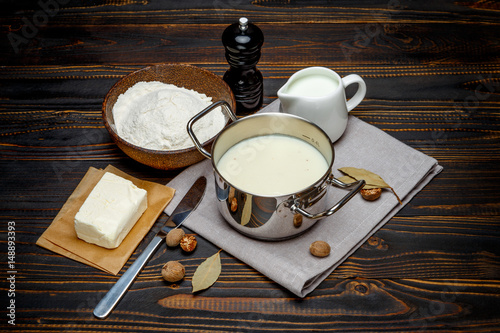 Tableau sur toile bechamel sauce in a pan and ingredients