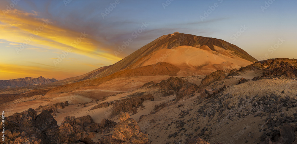 Naklejka premium Dawn on the volcano Teide, Tenerife.