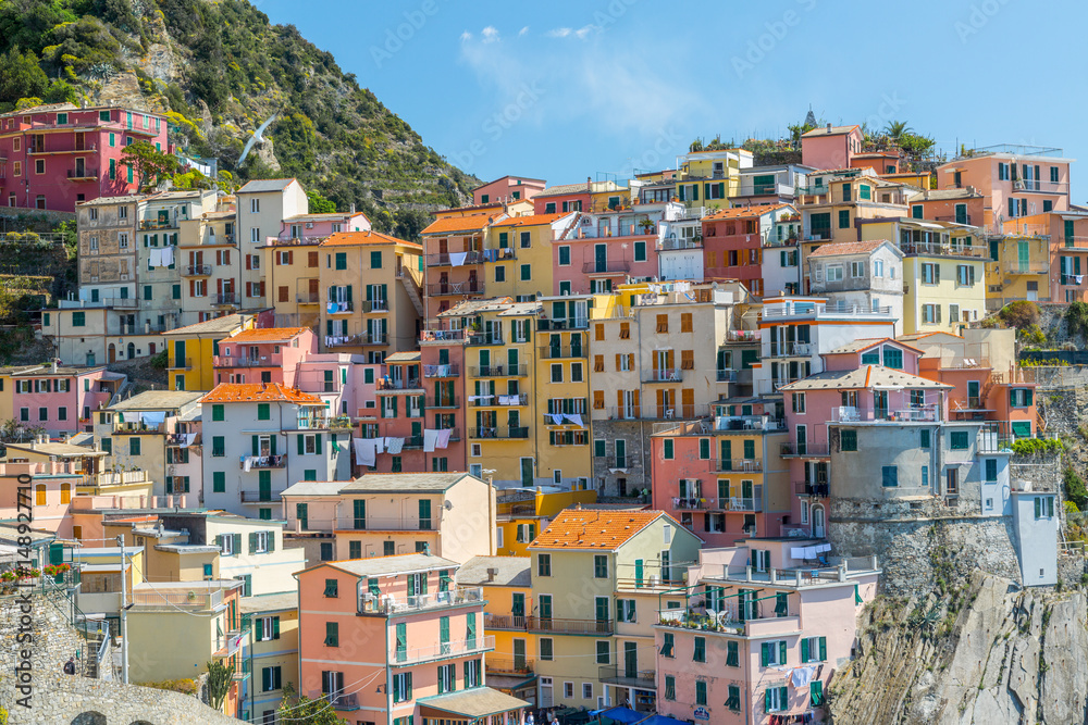 Colourfu houses in l Manarola Terre, Italy