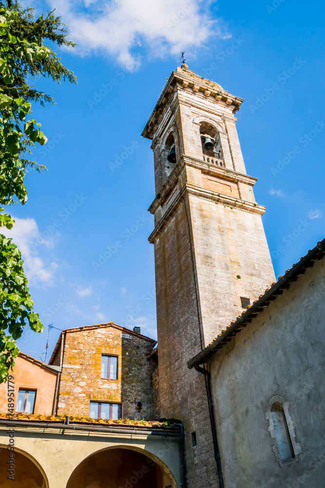 Dans le village de San Quirico en Toscane Dans le village de San Quirico en Toscane