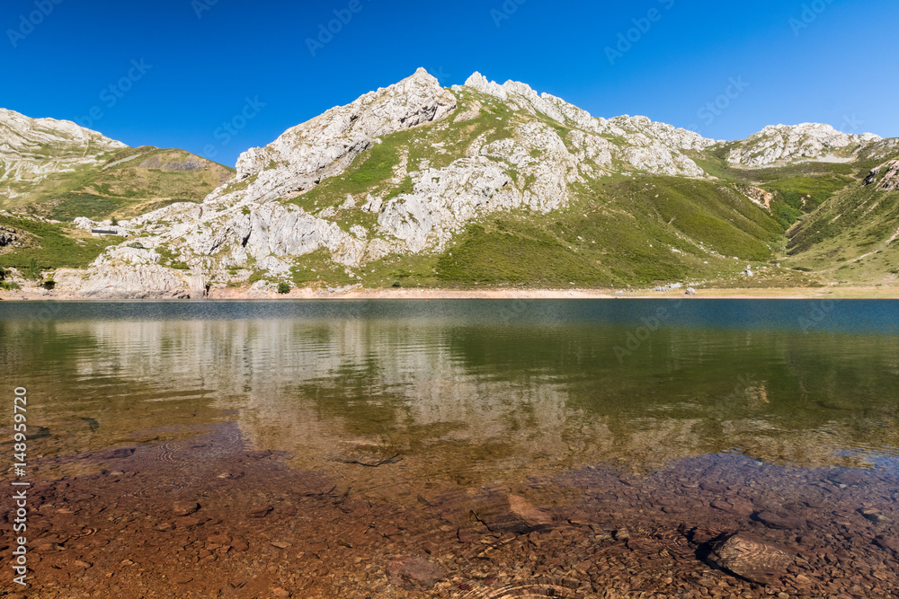 Verano en los lagos del Parque Natural de Somiedo, Asturias. Verano en los lagos del Parque Natural de Somiedo, Asturias.