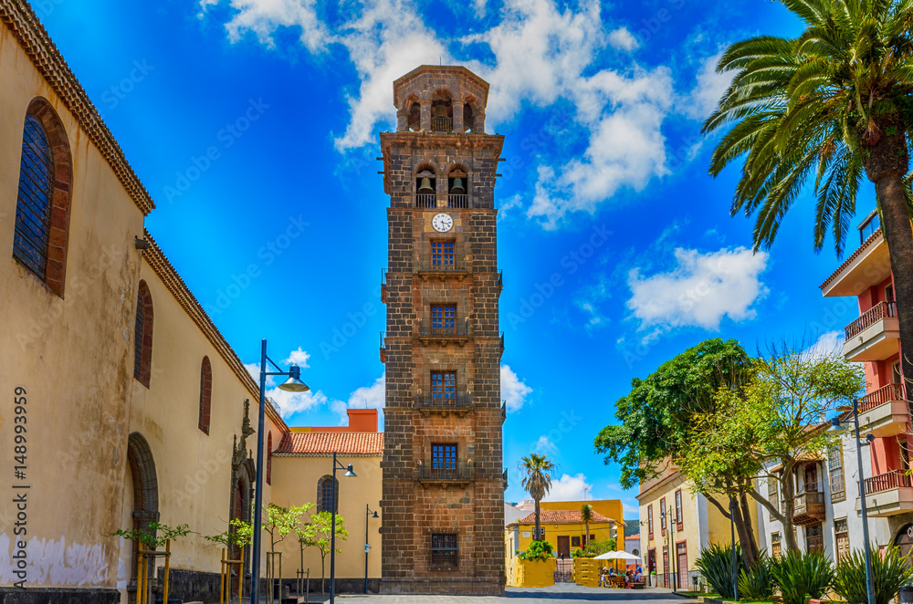 Fototapeta premium Iglesia de La Conceptión oder der schiefe Turm von La Laguna