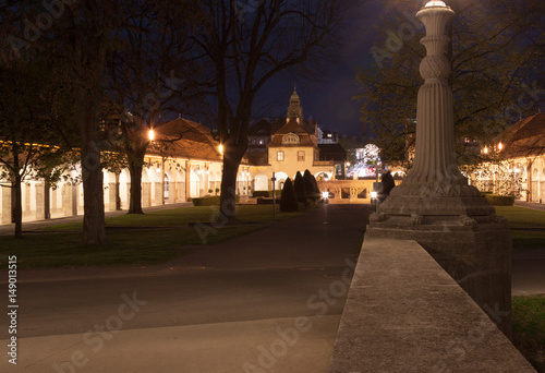 Nachtaufnahme des Sprudelhof von Bad Nauheim