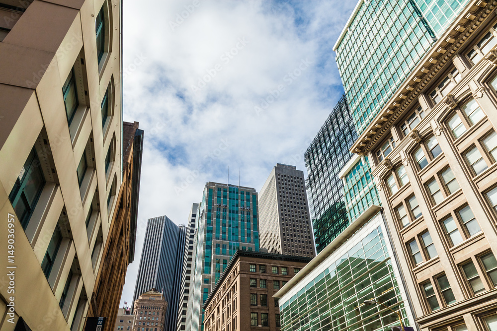 Naklejka premium Modern Building Glass Architecture Clouds Wall Detail 