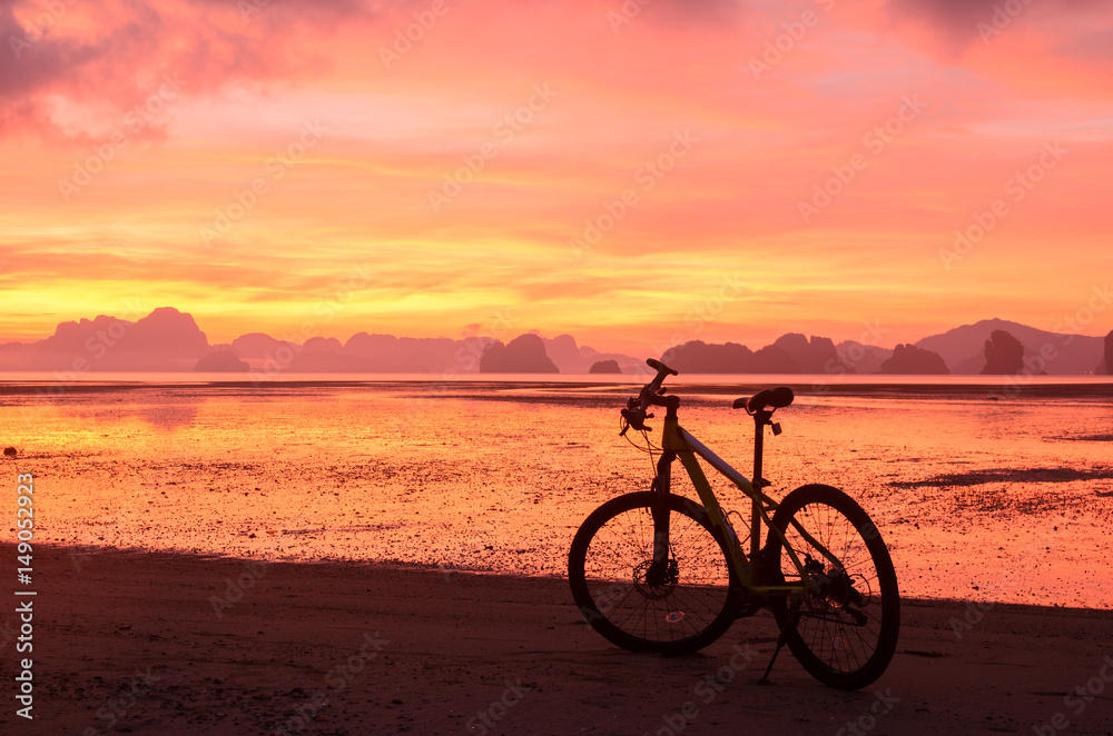 Fototapeta premium Bicycle on the beach