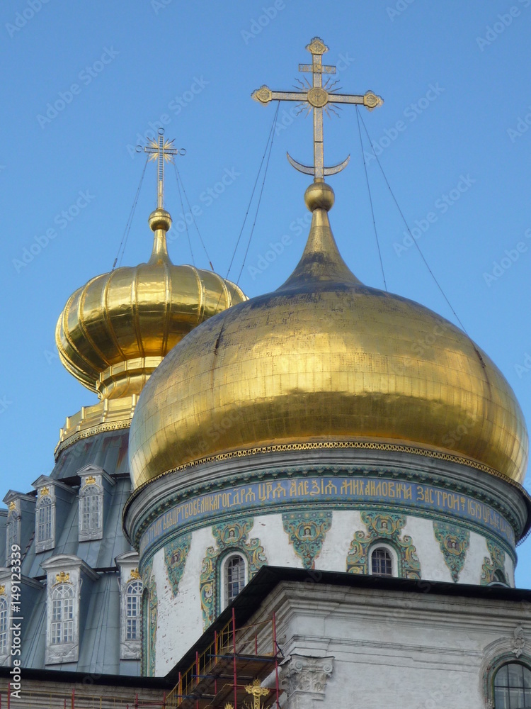  Golden domes