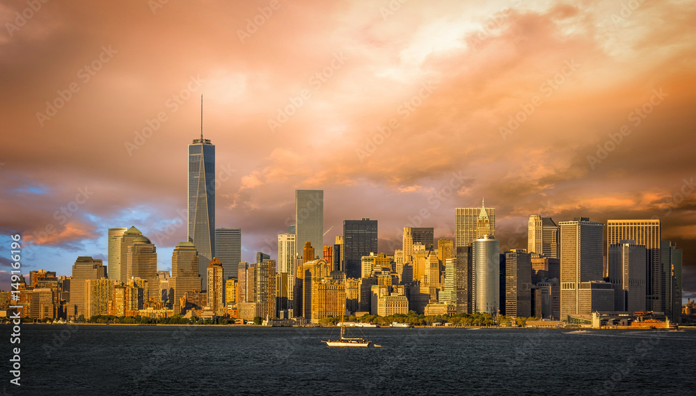 Obraz premium Sunset over Manhattan South