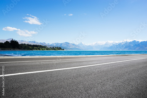 Fototapeta Naklejka Na Ścianę i Meble -  empty road with blue sea in blue sky