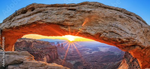 Photo Sunrise at Mesa Arch in Canyonlands National Park