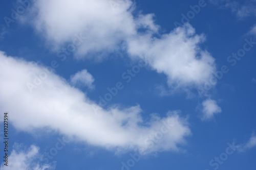 青空と雲「空想・雲のモンスターの家族」男女共同参画、子育て、育児、家族、親子などのイメージ © Ryuji