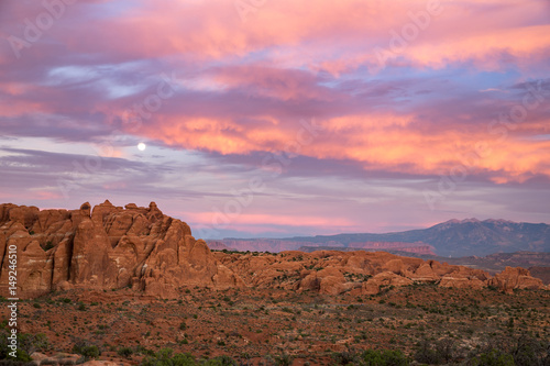 Delicate Arch at sunset in Arches National Park, Utah, USA.